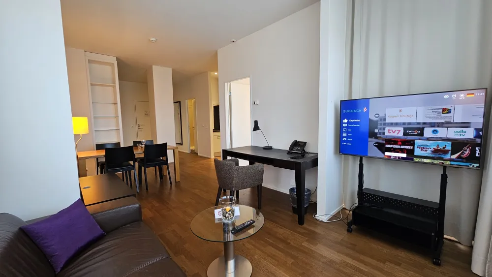 Apartment of category Space II Working Area with TV