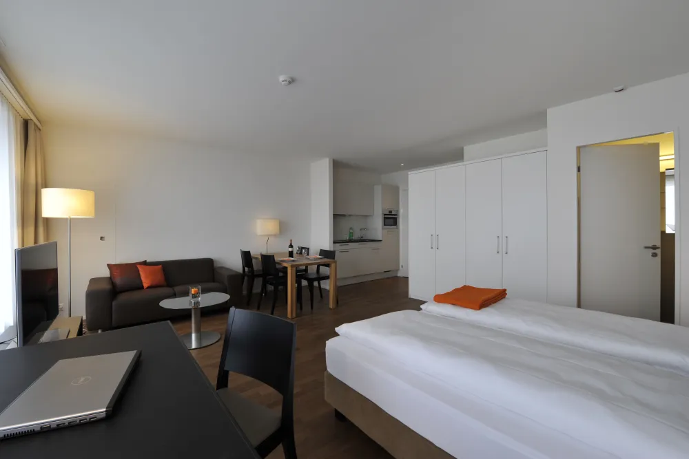 Apartment of category top I with desk and bed
